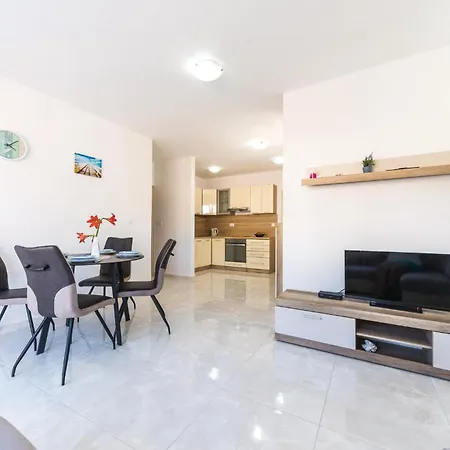 Apartment Gorgeous In With Kitchen